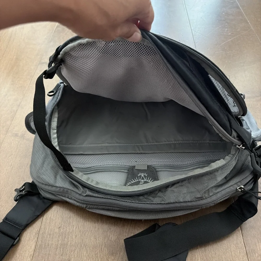 Osprey Ozone Courier Black Messenger Computer Bag 20L 15